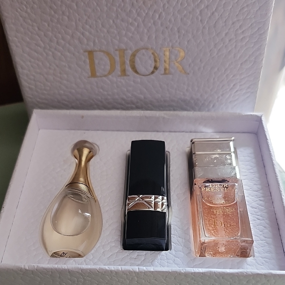 Dior VIP Mini Box Set Jadore Perfume, Rouge Dior Lipstick Shade 999, & Serum